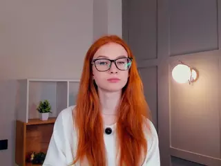 MaeEdman's Live Sex Cam Show
