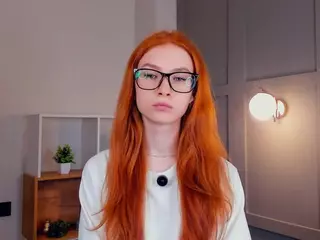 MaeEdman's Live Sex Cam Show