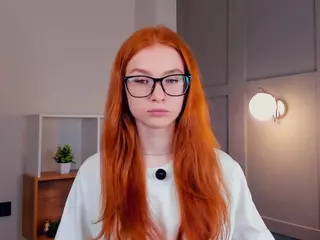 MaeEdman's Live Sex Cam Show
