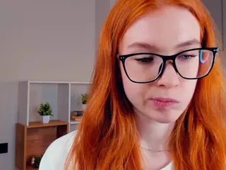 MaeEdman's Live Sex Cam Show