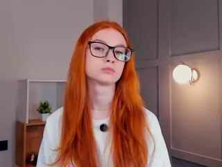 MaeEdman's Live Sex Cam Show