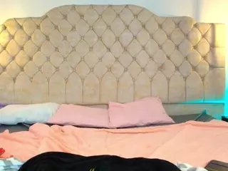 SillyMora's Live Sex Cam Show