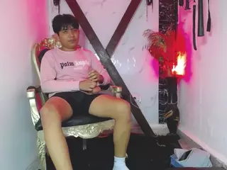 leandro-jr-10's Live Sex Cam Show
