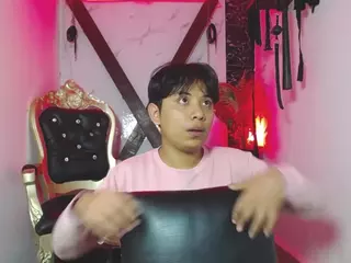leandro-jr-10's Live Sex Cam Show