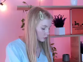 PrimroseEveringham's Live Sex Cam Show