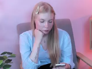PrimroseEveringham's Live Sex Cam Show