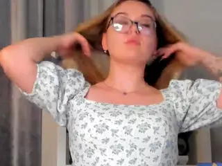 BlissEstey's Live Sex Cam Show
