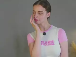 HenriettaBouler's Live Sex Cam Show