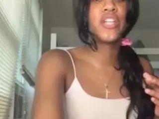 aixelaeilla's Live Sex Cam Show