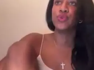 aixelaeilla's Live Sex Cam Show