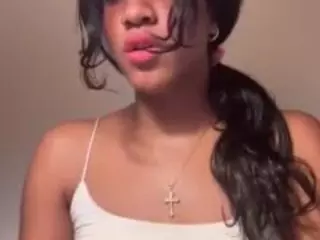 aixelaeilla's Live Sex Cam Show