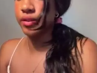 aixelaeilla's Live Sex Cam Show