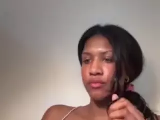 aixelaeilla's Live Sex Cam Show