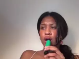 aixelaeilla's Live Sex Cam Show