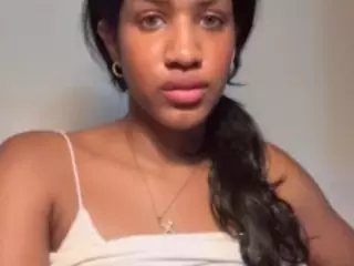 aixelaeilla's Live Sex Cam Show