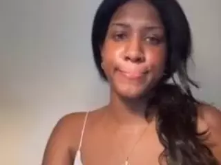 aixelaeilla's Live Sex Cam Show