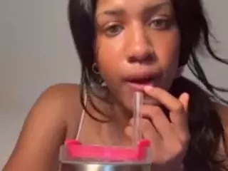 aixelaeilla's Live Sex Cam Show