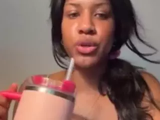 aixelaeilla's Live Sex Cam Show