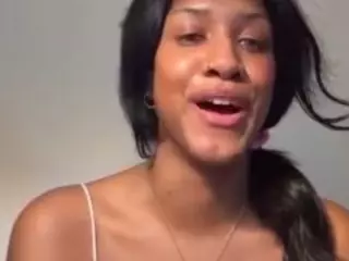 aixelaeilla's Live Sex Cam Show