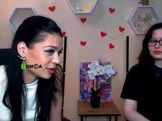 bella-inferno's Live Sex Cam Show