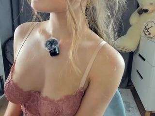 Live cam show with BelleDream