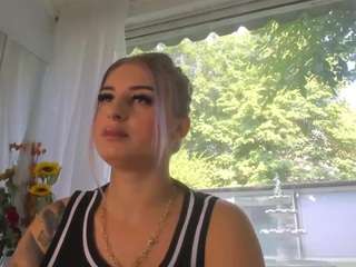 Live cam show with Ella-Vee