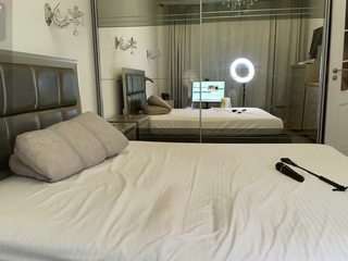 Live cam show with Ailinaioki