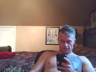 Live cam show with DILFiGuess