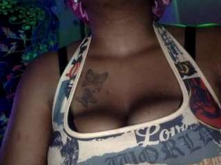 Live cam show with HunnIBoo