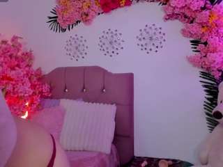 Live cam show with nickiereed