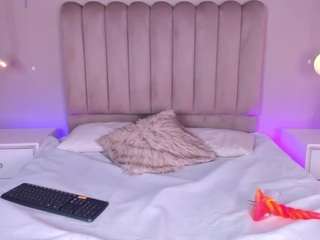 Live cam show with LeahRouss