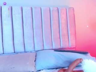 Live cam show with LeahRouss