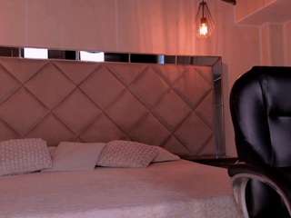 Live cam show with LEXIE WAYNE