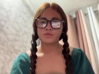 Live cam show with Hiraya
