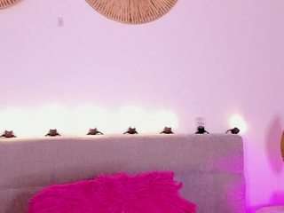 Isabella-Monroe's Live Sex Cam Show