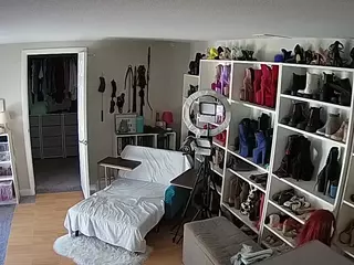 Miss Olivia Black Dressing Room's Live Sex Cam Show
