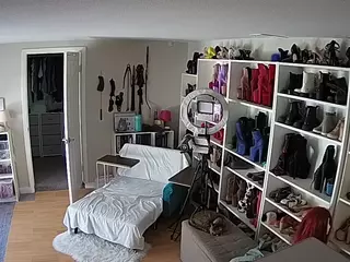 Miss Olivia Black Dressing Room's Live Sex Cam Show
