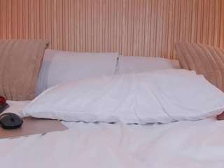 Live cam show with Yalezka