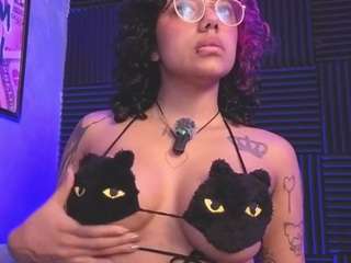 Live cam show with Luana