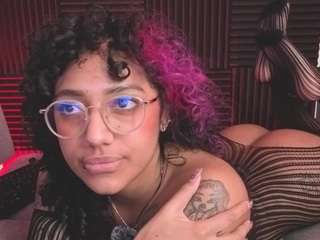Live cam show with Luana