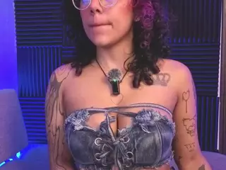 Luana's Live Sex Cam Show