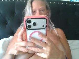 Live cam show with malibumelons