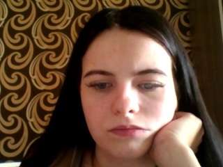 Live cam show with KaroleBelen