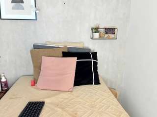 Live cam show with silvanadelatorree
