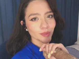 Live cam show with itsliaa