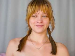 Live cam show with LunaLeez