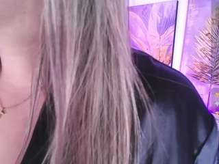 Live cam show with may-wood