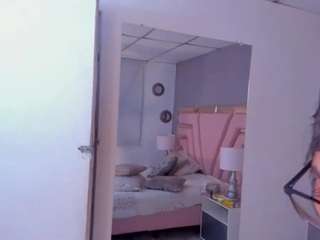 Live cam show with maywestt