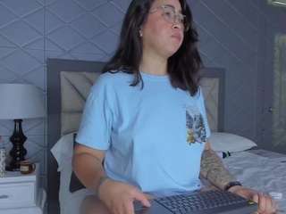 Live cam show with AlissBloom
