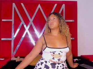 Live cam show with ambarglowasm